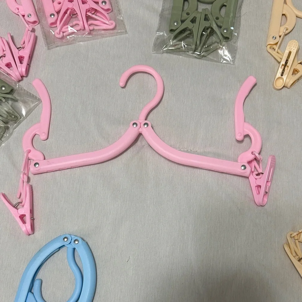 Foldable Clothes Hangers Set in Pink, Blue, Green, and Tan
